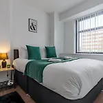 City Centre Chic Apartment With 3 Bedrooms