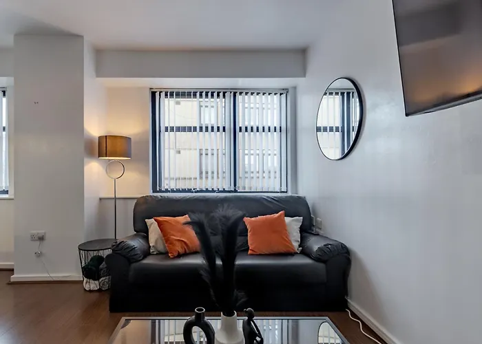 City Centre Chic Apartment With 3 Bedrooms