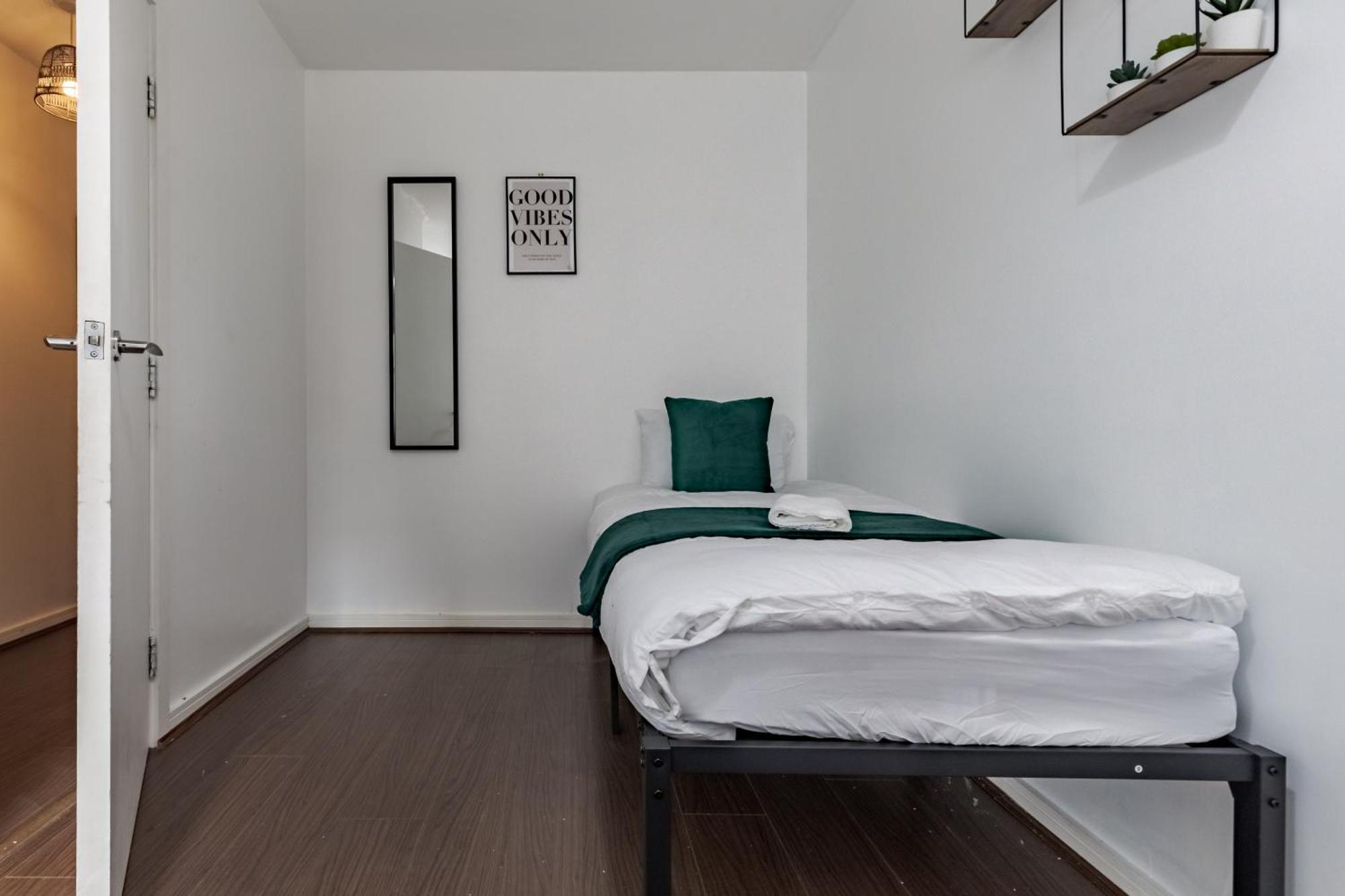 Apartment Centre Chic With 3 Bedrooms