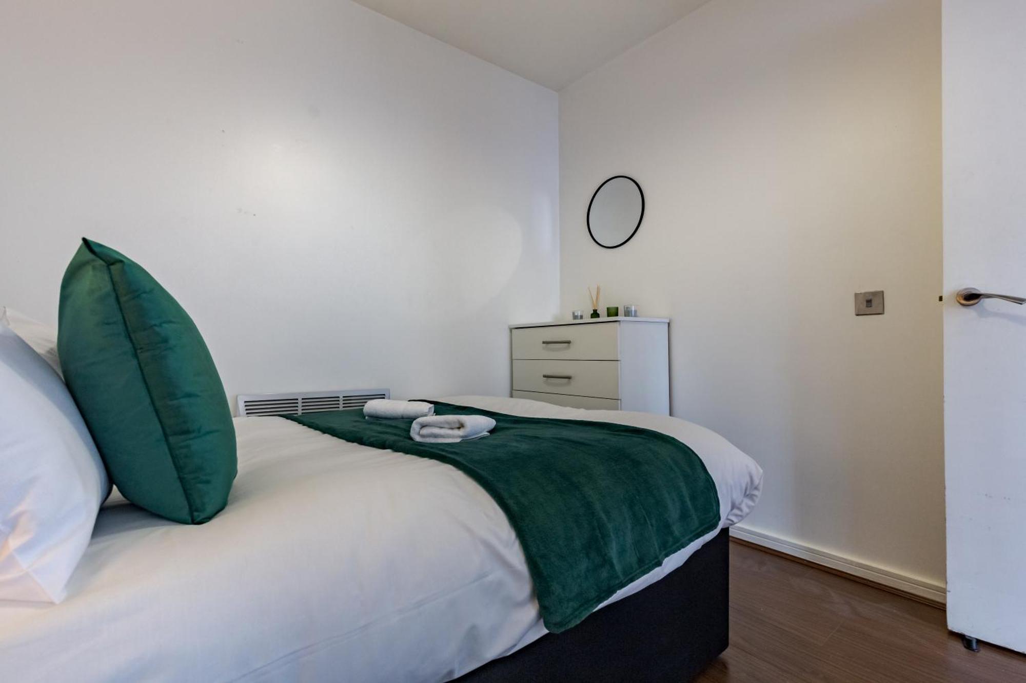 Centre Chic With 3 Bedrooms Birmingham