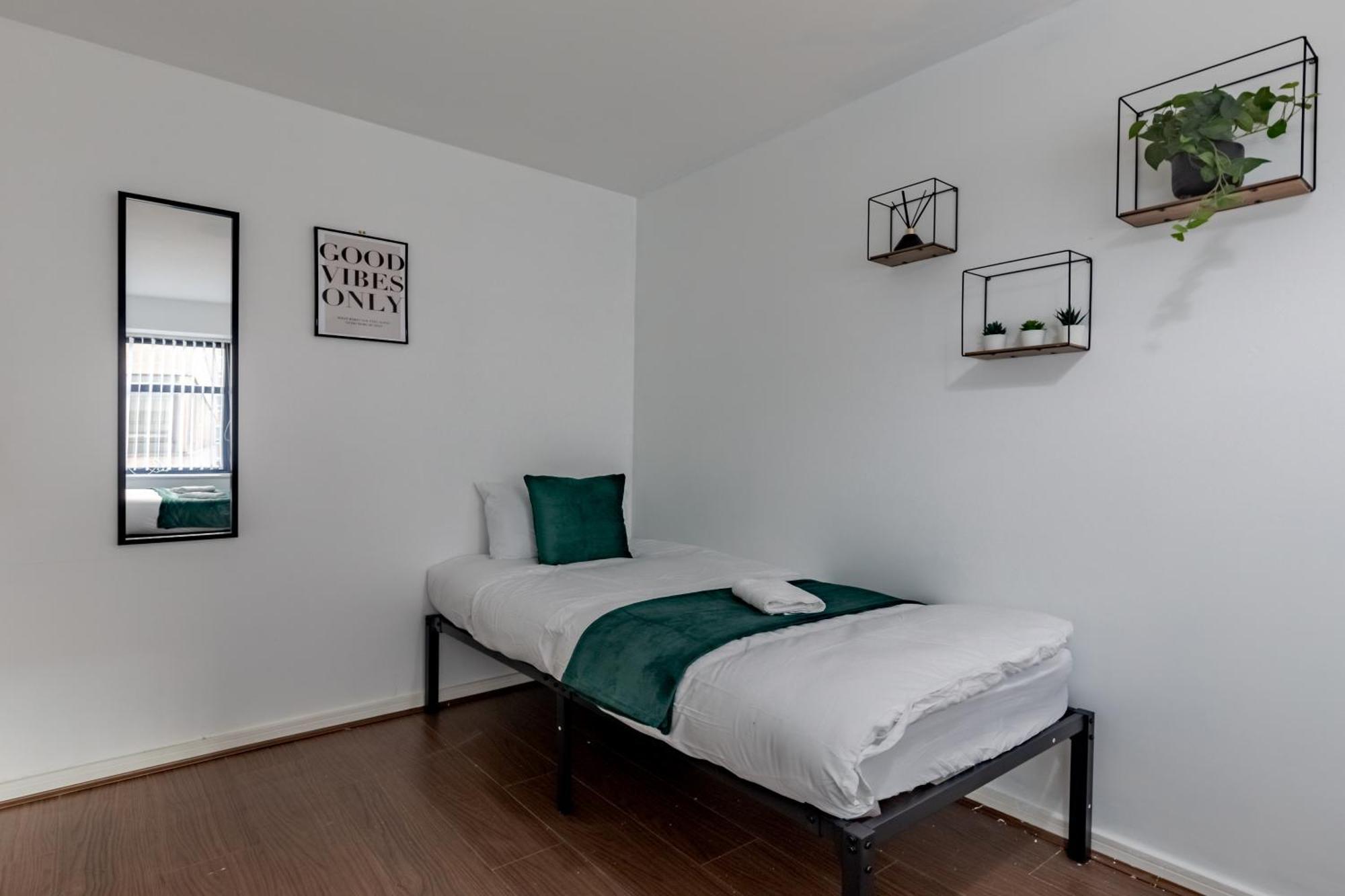 Apartment Centre Chic With 3 Bedrooms *