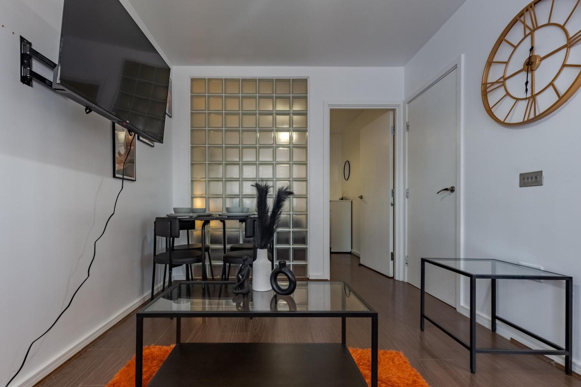 Apartment Centre Chic With 3 Bedrooms *