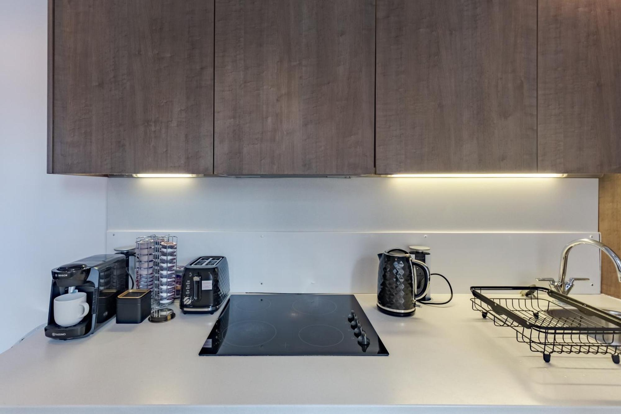 Centre Chic With 3 Bedrooms Apartment