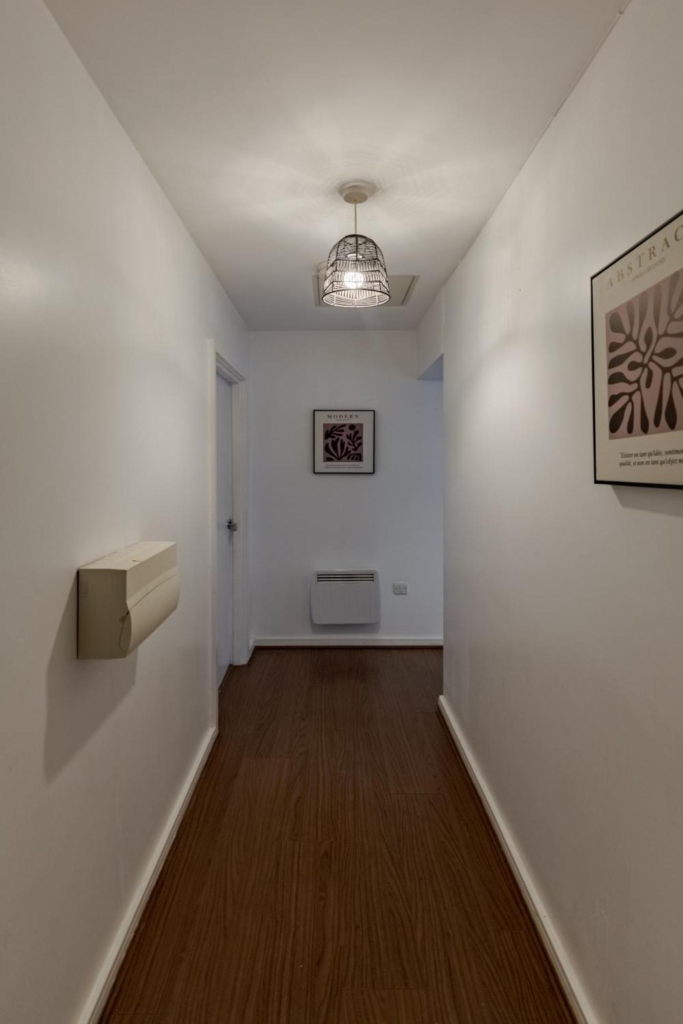 Centre Chic With 3 Bedrooms *
