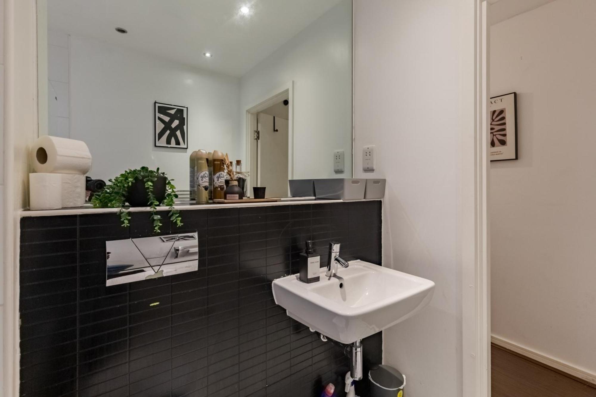 Apartment Centre Chic With 3 Bedrooms *