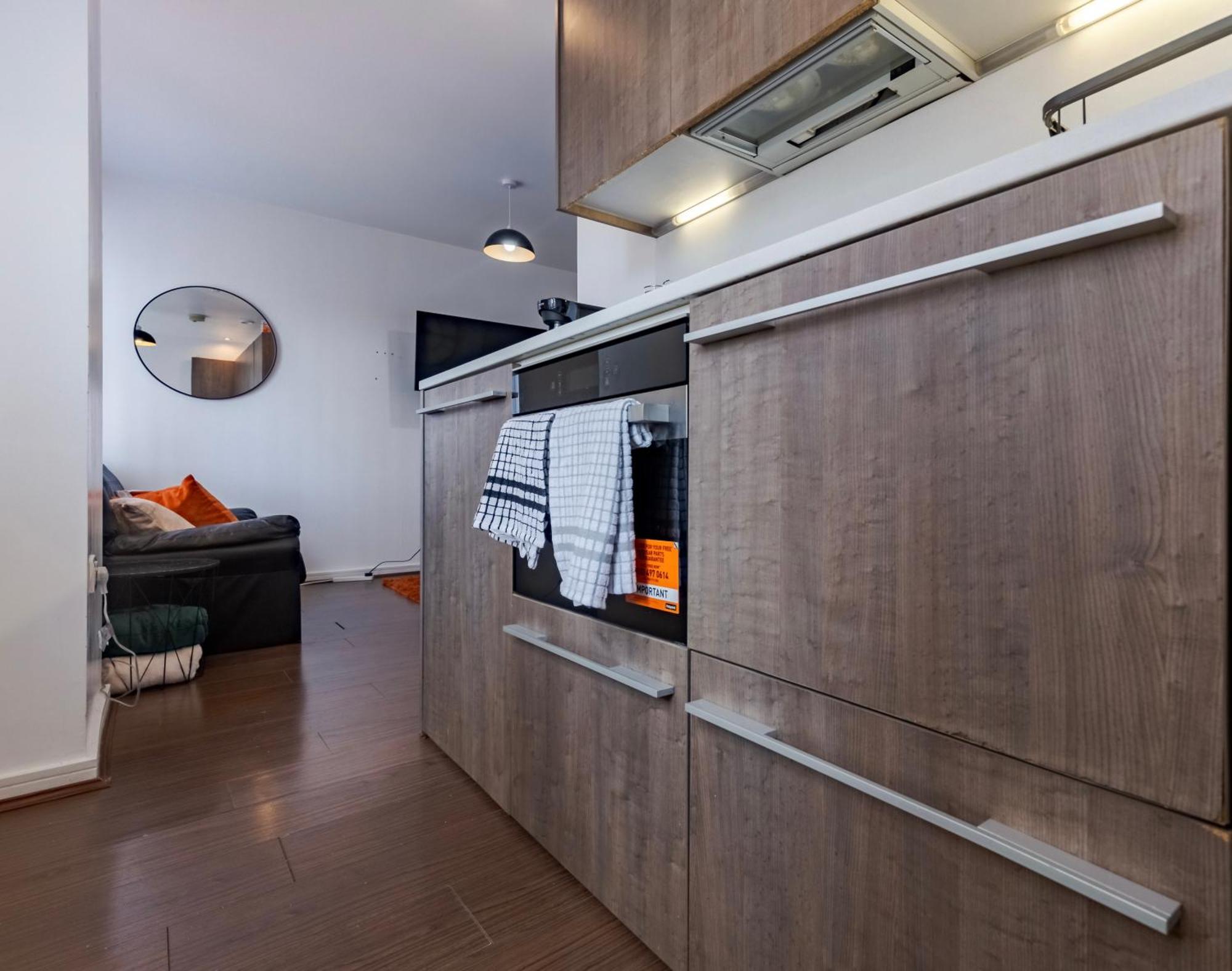 Centre Chic With 3 Bedrooms *